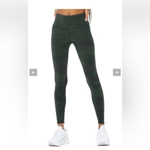 ALO Yoga Women's Camouflage High Waisted Vapor Leggings Black Green